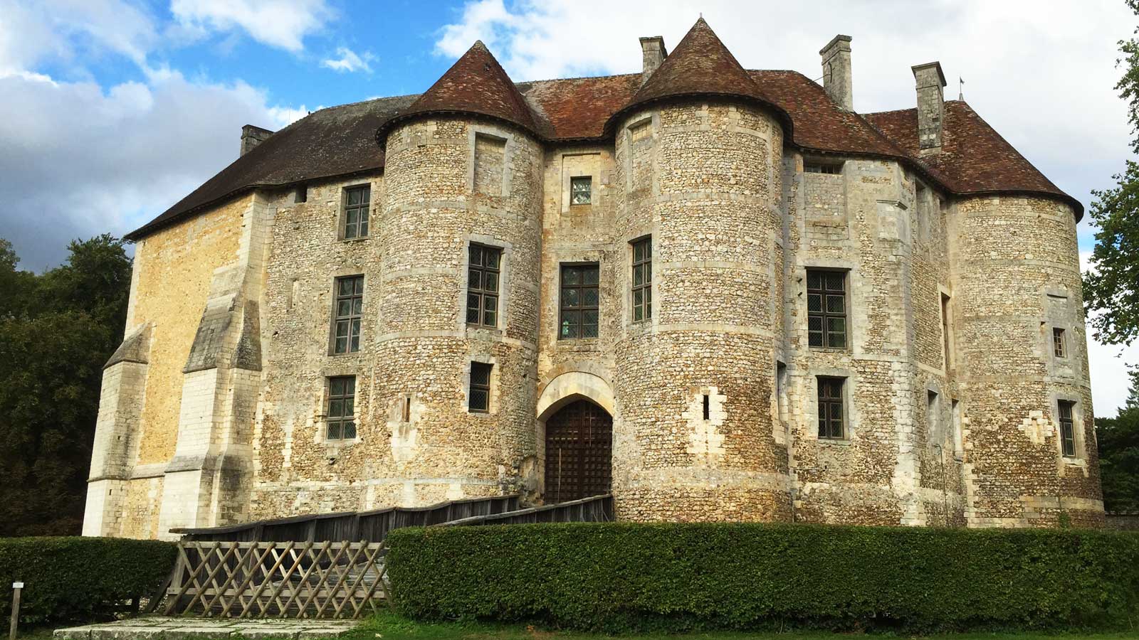 camping-poitou-charente-chateau-poi-th